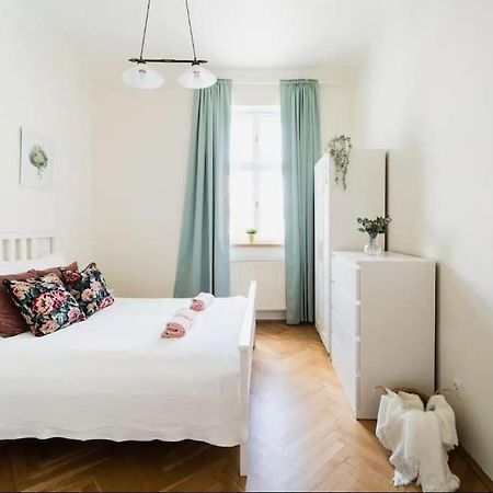Duze Mieszkanie W Samym Rynku Vratislav Exteriér fotografie