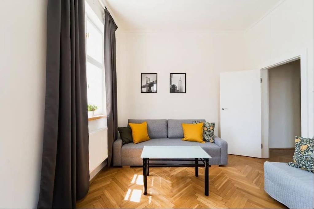 Duze Mieszkanie W Samym Rynku Vratislav Exteriér fotografie